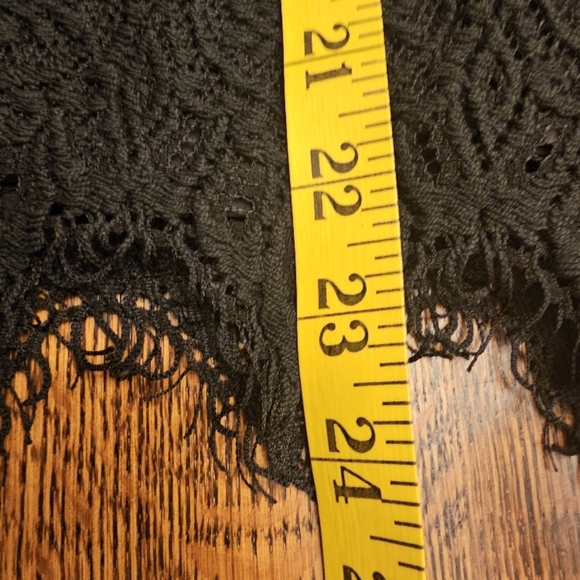 Isda & Co Scalloped Hem Black Lace Pencil Skirt - Picture 12 of 13